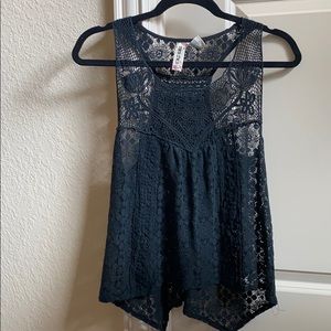 Black lace tank!